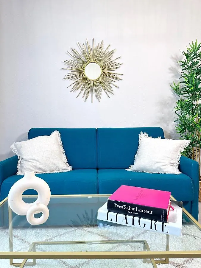 1605B - Best Deal Apartment Paris 0*,