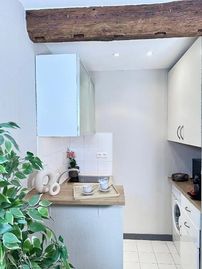 1605B - Best Deal Apartment Paris