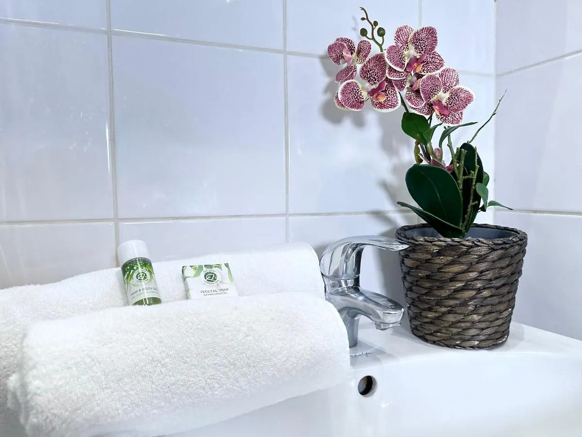 1605B - Best Deal Apartment Paris France