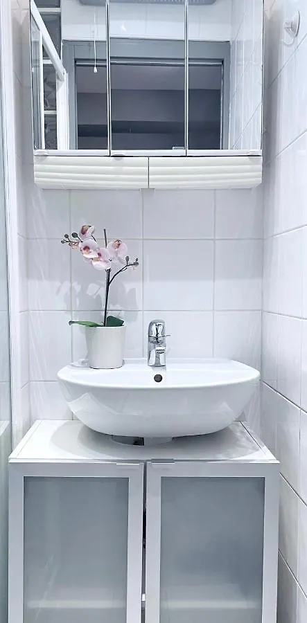 1605B - Best Deal Apartment Paris France